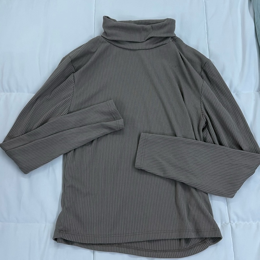 Brit & Bri long sleeve turtle neck undershirt